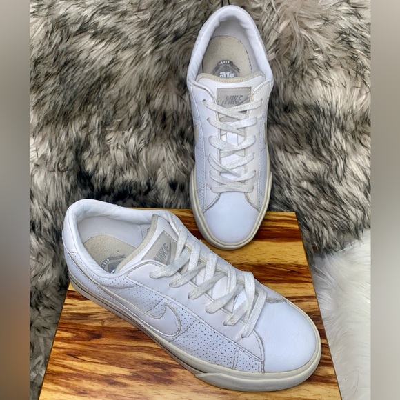 Nike Sweet Classic Shoes White Leather Athletic Sneakers Women’s Size 7/38EUR - Picture 4 of 9